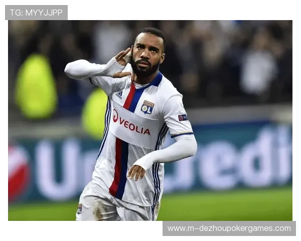 里昂半场1-2落后勒阿弗尔,拉卡泽特点射破门